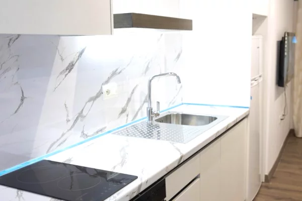 Hera e parë qe jepet me Qera: Garzoniere sapo investuar * *(📍Porcelan - pranë Tv Klanit dhe Fakulte