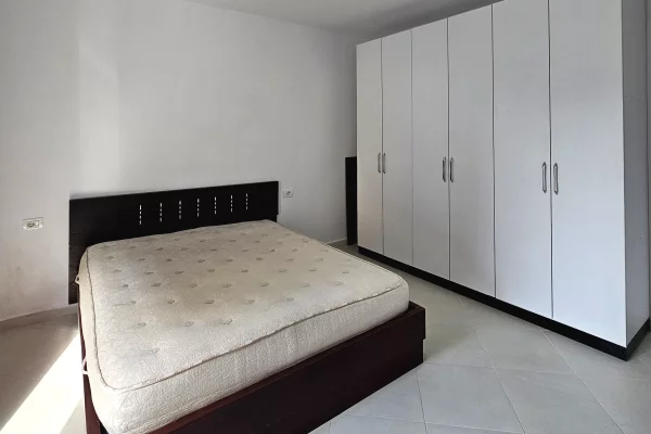 Shtepi me qera Apartament ne Tirane, 1+1, Mobilimi E mobiluar, Pagesa 35,000  Leke.