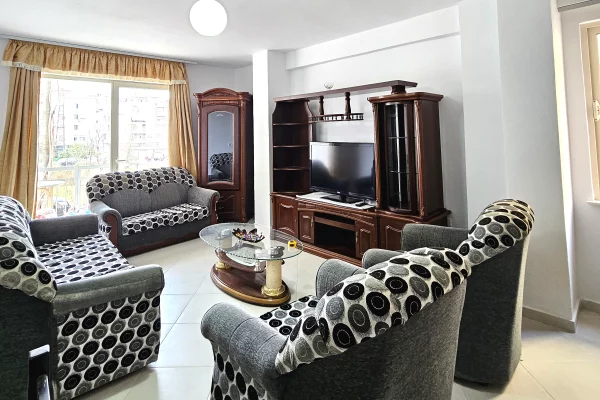 Ne Fresk jepet me qira 1+1 e sapo arreduar Pranë stacionit te fundit të Porcelanit 