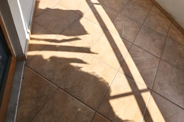 Me Qera: *Ambient (125m2)* e ndare ne 3 dhoma 📍Stacioni trenit - pallat i ri -Buze rruges kryesore 