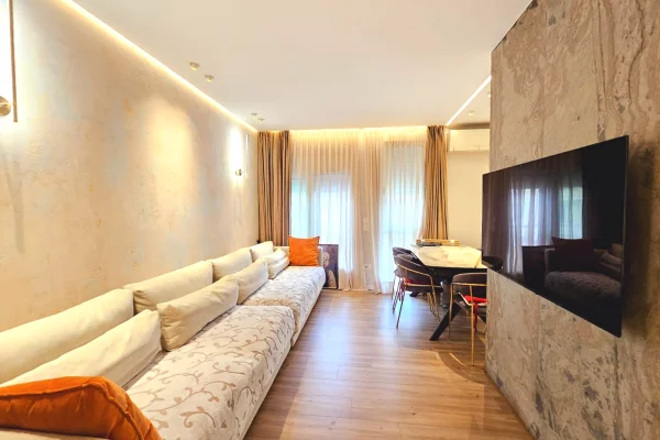 Shtepi me qera 2+1 ne Tirane - 950 Euro