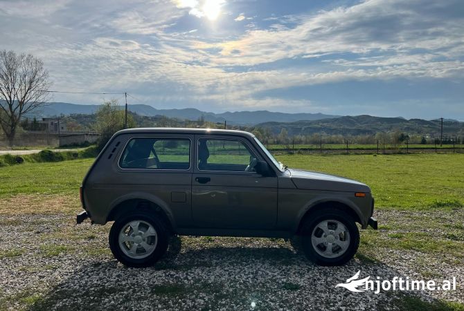 Auto in Vendita a Tirana, Tjeter, 2016 Benzine,Kambio Manual Pagamento 7,000  Euro.