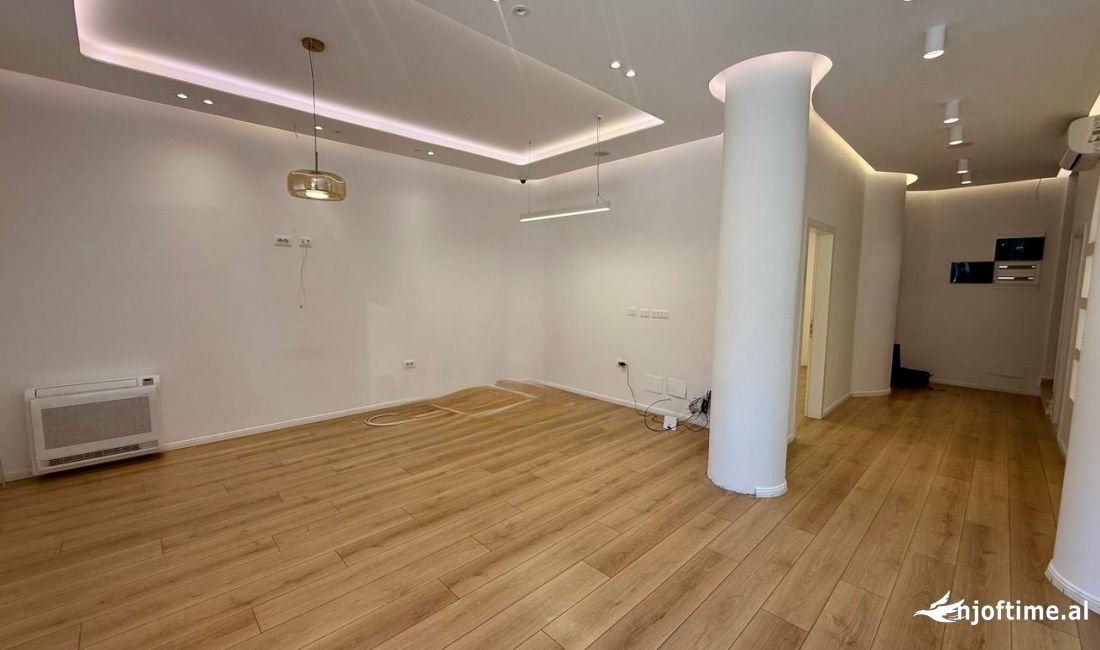 Super vile me qira tek Komuna e Parisit Per Biznes