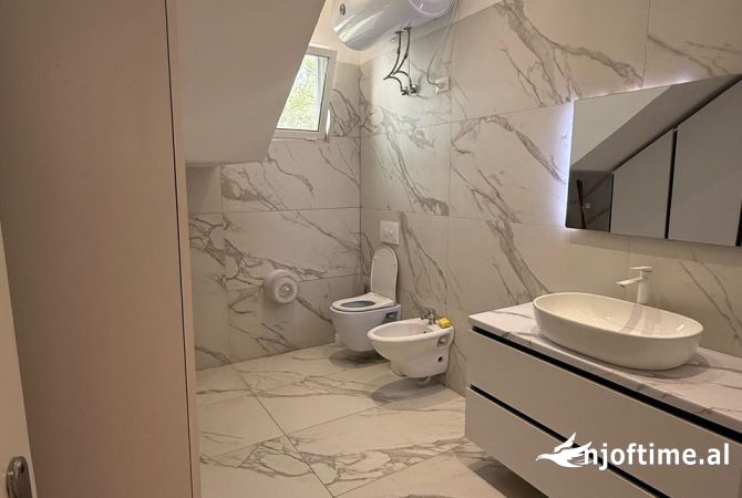 Super vile me qira tek Komuna e Parisit Per Biznes