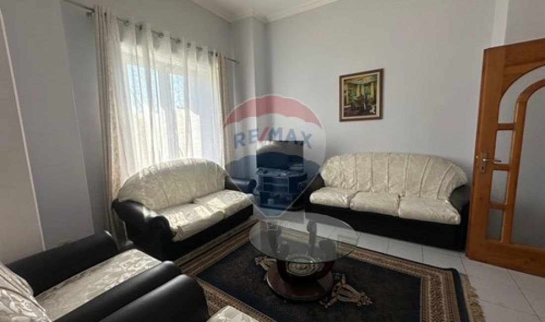 Shtepi me qera Apartament ne Tirane, 2+1, Mobilimi E mobiluar, Pagesa 700  Euro.