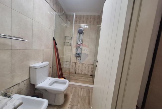 Apartament 2+1 me qera per Zyra tek Xhamlliku