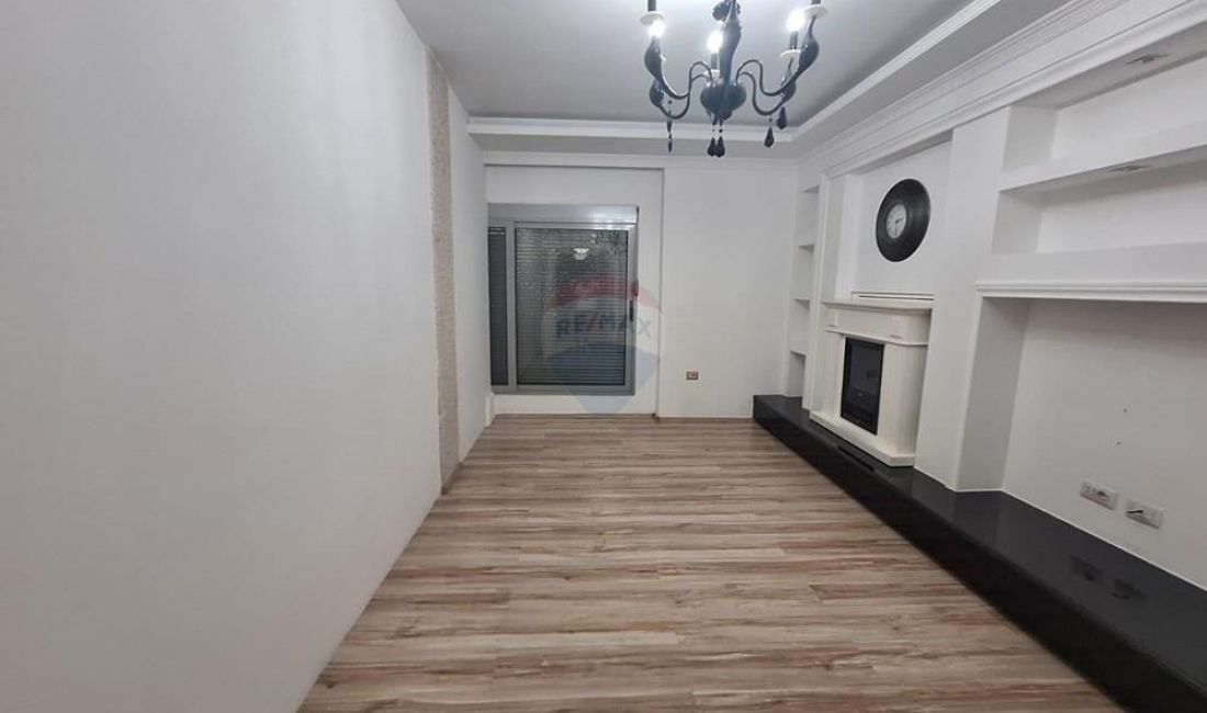 Apartament 2+1 me qera per Zyra tek Xhamlliku