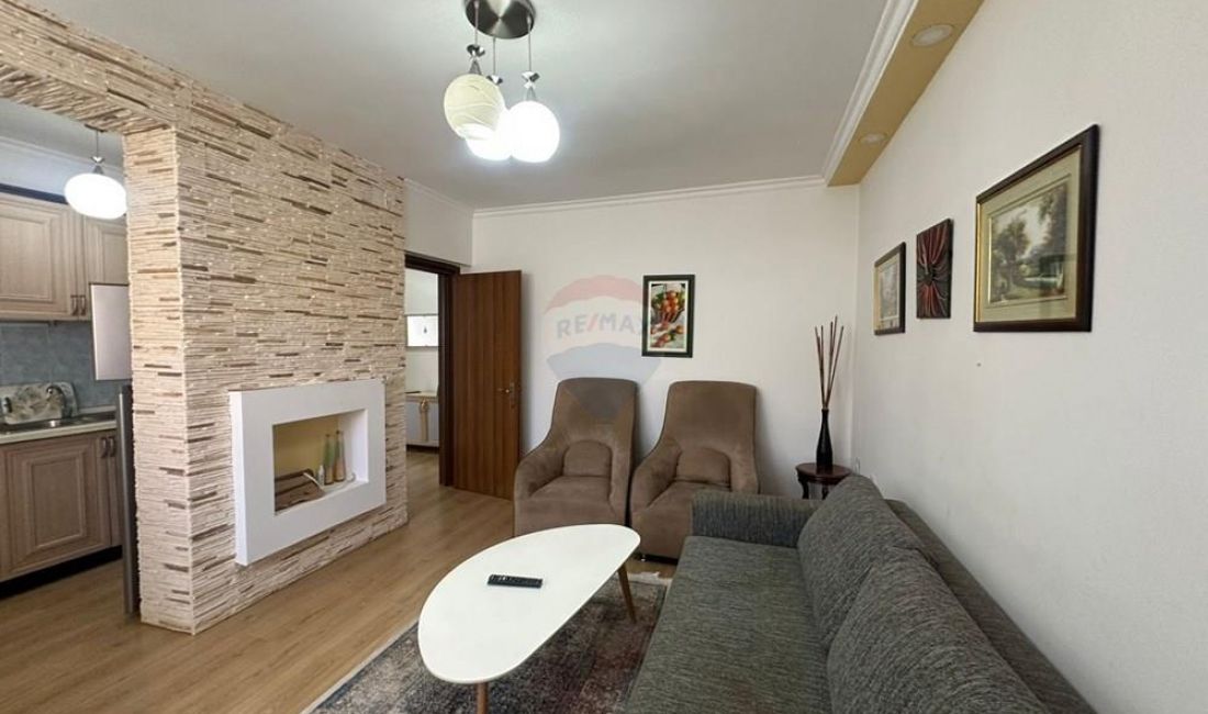 Shtepi me qera Apartament ne Tirane, 1+1, Mobilimi E mobiluar, Pagesa 450  Euro.