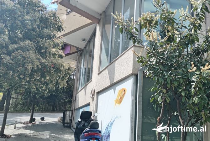 Okazion! Shitet dyqan 78m2 te kodra e diellit, prane kopshtit botanik