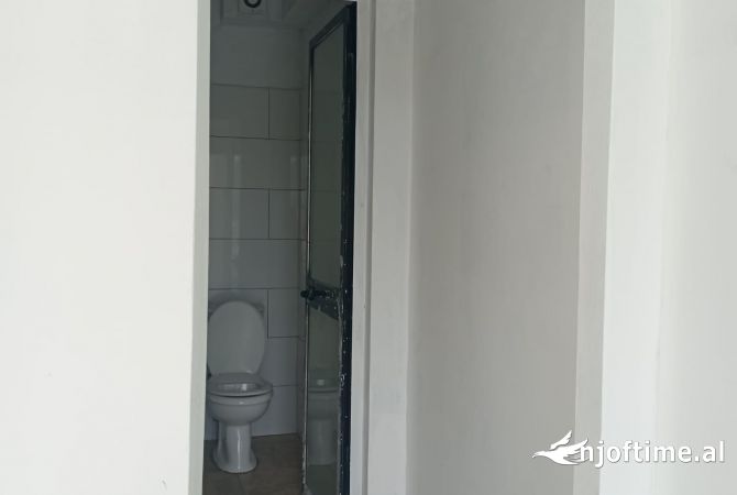 Okazion! Shitet dyqan 78m2 te kodra e diellit, prane kopshtit botanik