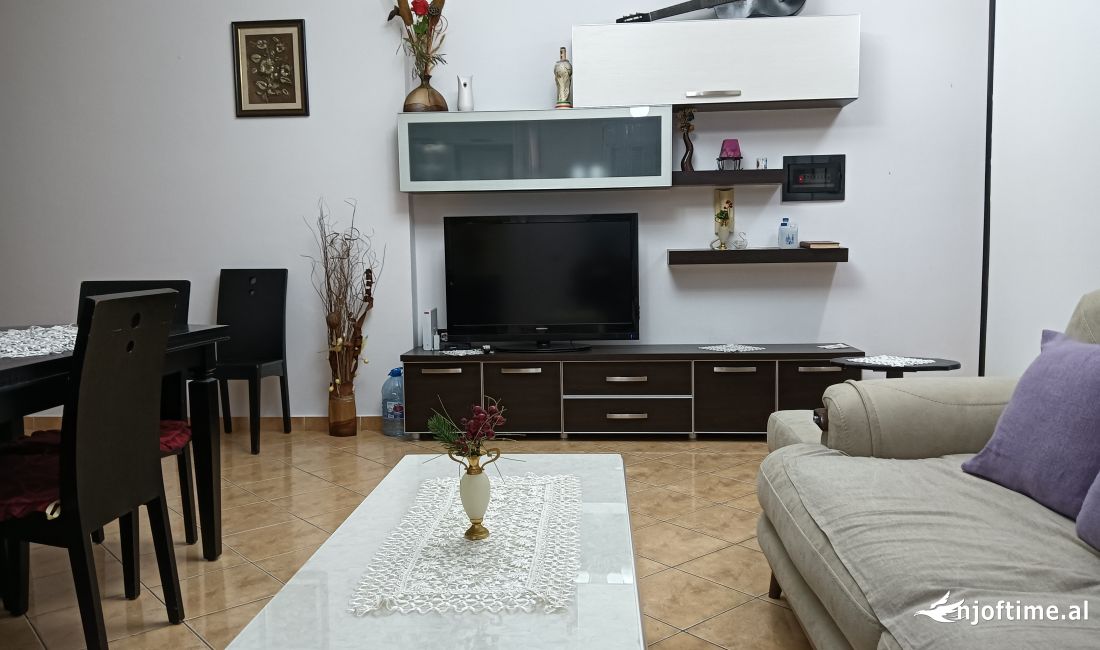 Shtepi me qera Apartament ne Vlore, 2+1, Mobilimi E mobiluar, Pagesa 50,000  Leke.