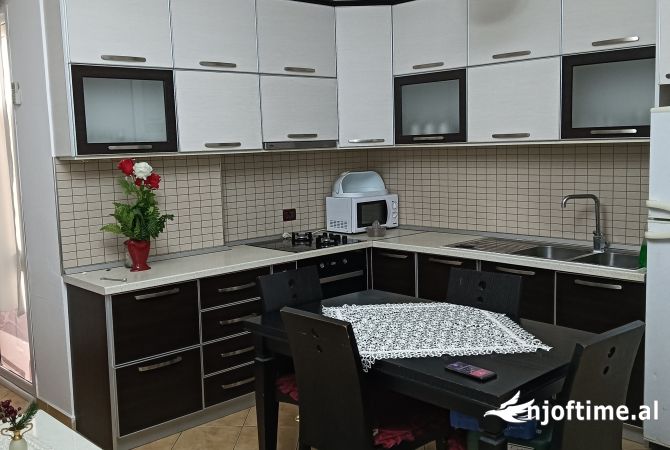 Shtepi me qera Apartament ne Vlore, 2+1, Mobilimi E mobiluar, Pagesa 50,000  Leke.