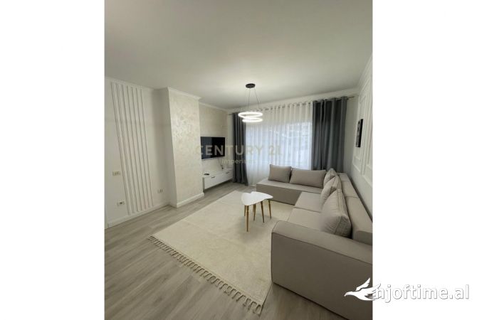 Shitet apartament 2+1 