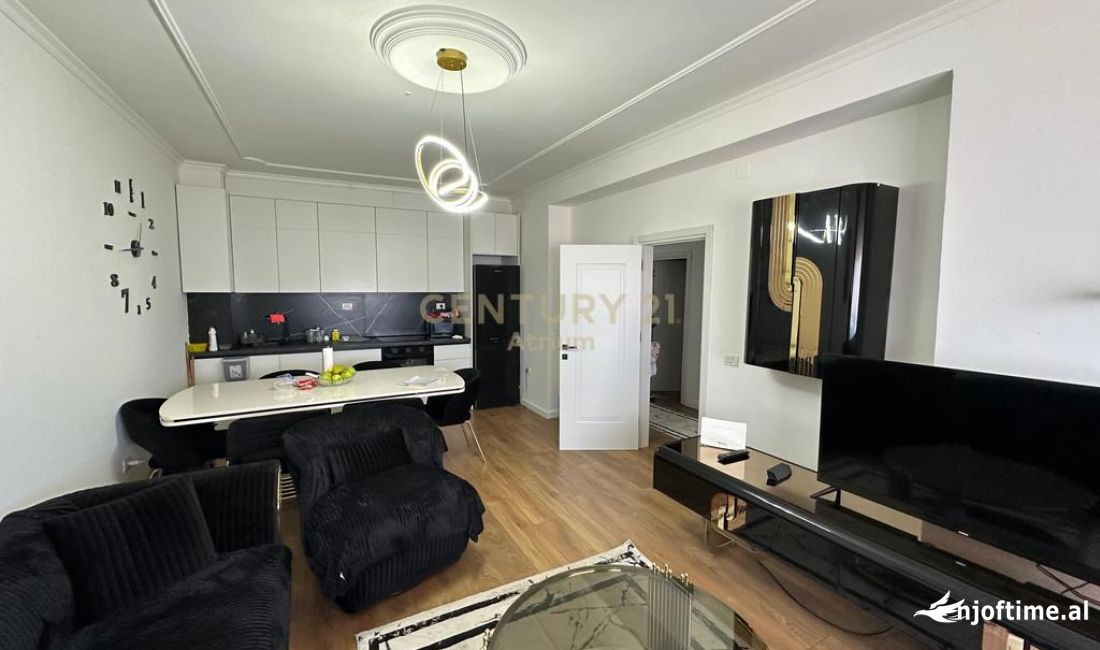 Shtepi ne shitje Apartament ne Tirane, 2+1, Mobilimi E mobiluar, Pagesa 165,000  Euro.