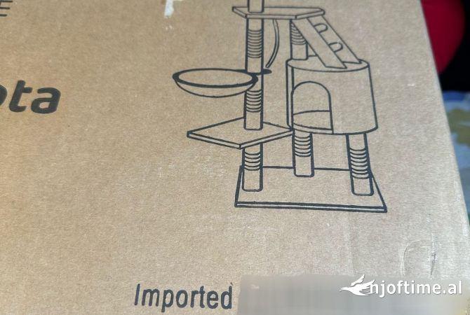 Different articles a Tirana - 6,500 Leke