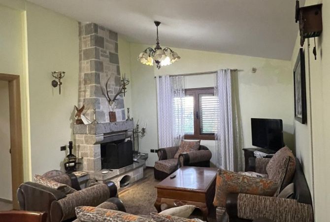 Shtepi me qera Shtepi Private ne Tirane, 1+1, Mobilimi E mobiluar, Pagesa 300  Euro.