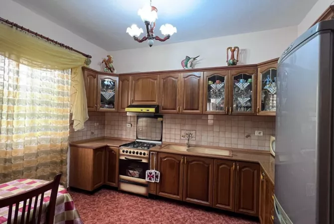 Shtepi me qera Shtepi Private ne Tirane, 2+1, Mobilimi E mobiluar, Pagesa 450  Euro.