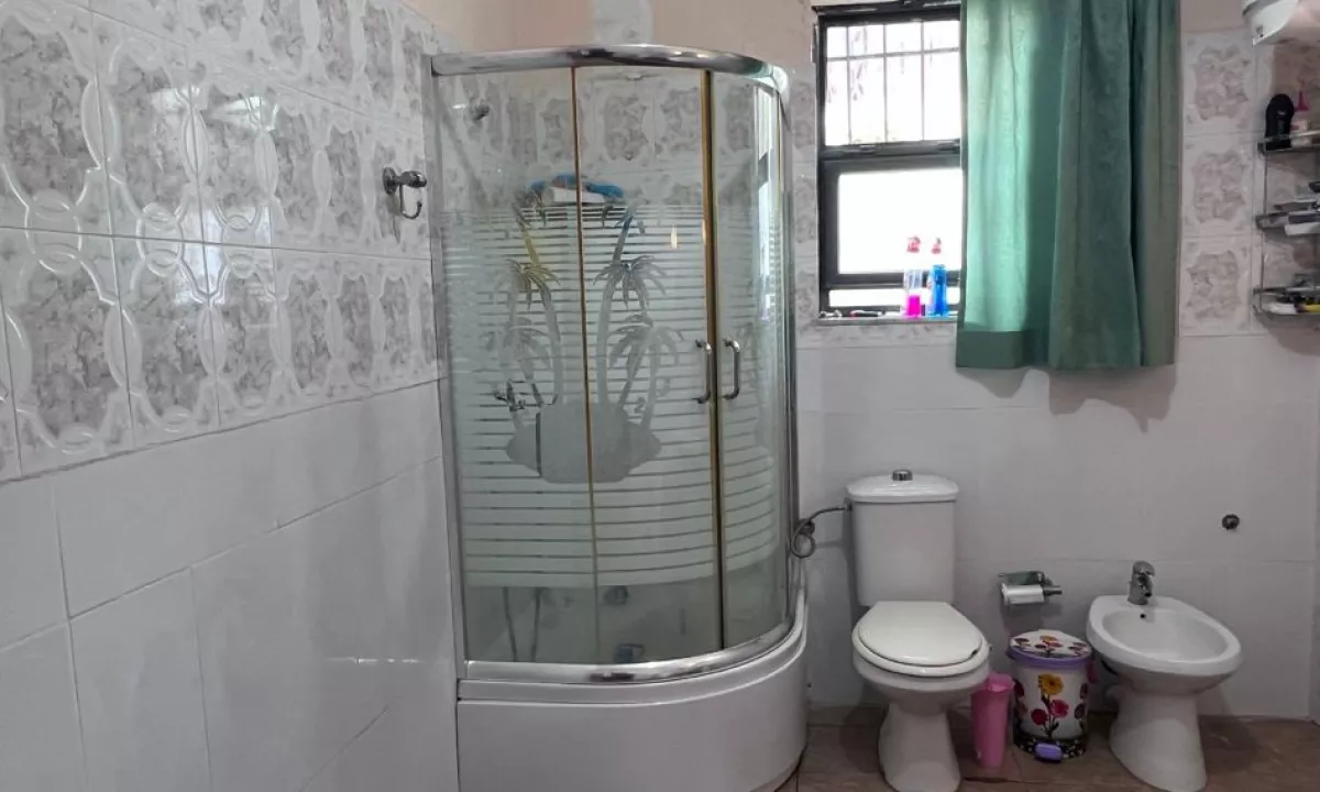 Shtepi me qera Shtepi Private ne Tirane, 2+1, Mobilimi E mobiluar, Pagesa 450  Euro.