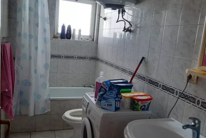 Shtepi me qera Apartament ne Tirane, 2+1, Mobilimi E mobiluar, Pagesa 50,000  Leke.