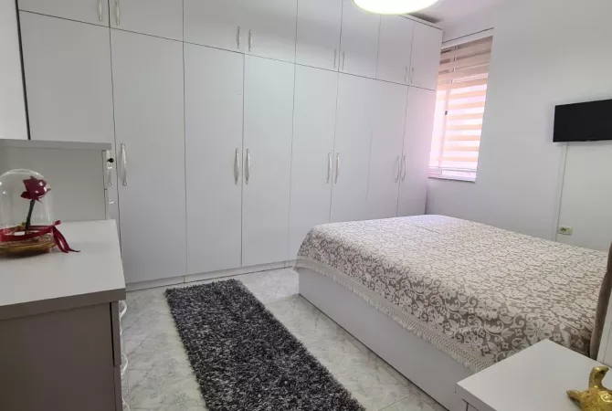 Shtepi me qera Apartament ne Tirane, 1+1, Mobilimi E mobiluar, Pagesa 55,000  Leke.