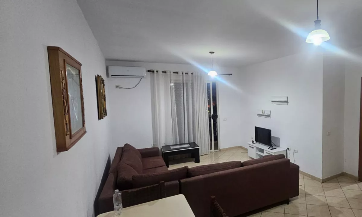 Shtepi ne shitje Apartament ne Tirane, 1+1, Mobilimi E mobiluar, Pagesa 110,000  Euro.