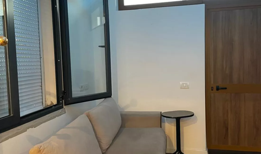 Shtepi me qera Apartament ne Tirane, Garsoniere, Mobilimi E mobiluar, Pagesa 300  Euro.