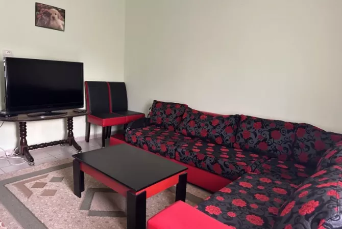 Shtepi me qera Shtepi Private ne Tirane, 1+1, Mobilimi E mobiluar, Pagesa 300  Euro.