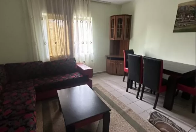 Shtepi me qera Shtepi Private ne Tirane, 1+1, Mobilimi E mobiluar, Pagesa 300  Euro.