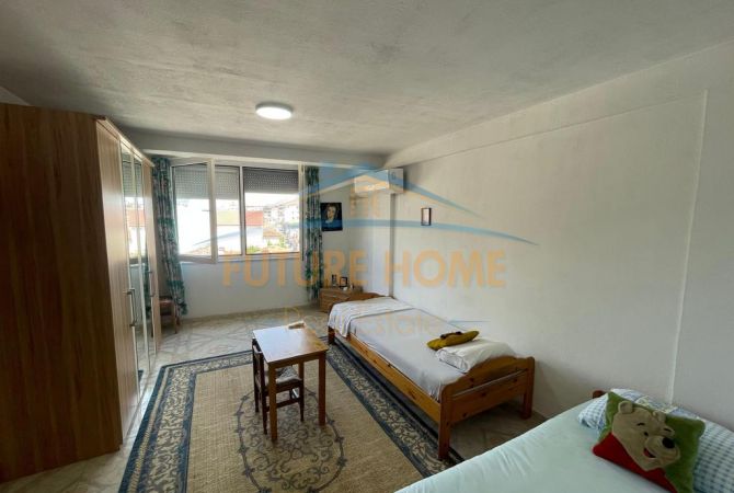 Shtepi ne shitje Apartament ne Tirane, 3+1, Mobilimi E mobiluar, Pagesa 150,000  Euro.
