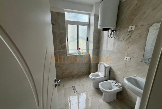 Shtepi ne shitje Apartament ne Tirane, 2+1, Mobilimi E mobiluar, Pagesa 175,000  Euro.