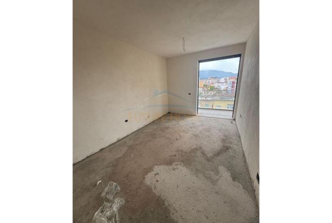 Shtepi ne shitje Apartament ne Tirane, 1+1, Mobilimi Bosh, pa mobiluar, Pagesa 165,000  Euro.
