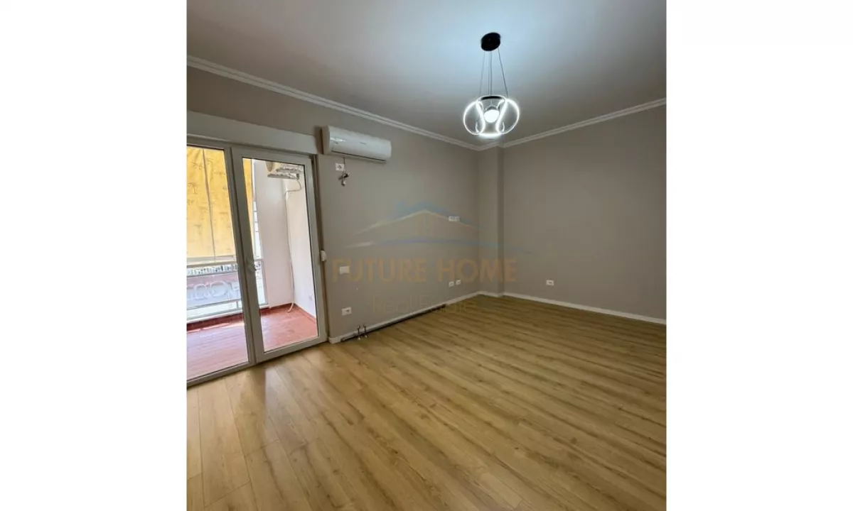 Shtepi ne shitje Apartament ne Tirane, 1+1, Mobilimi Bosh, pa mobiluar, Pagesa 145,000  Euro.
