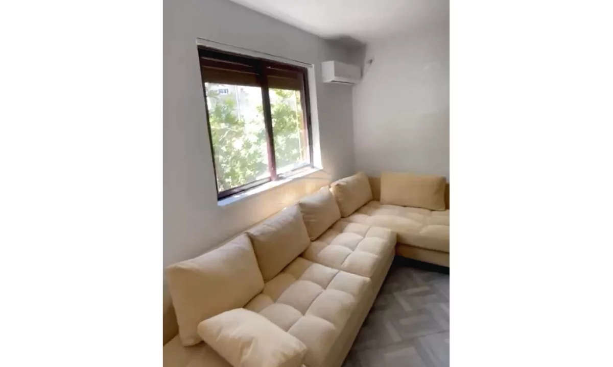 Shtepi ne shitje Apartament ne Tirane, 1+1, Mobilimi Bosh, pa mobiluar, Pagesa 125,000  Euro.