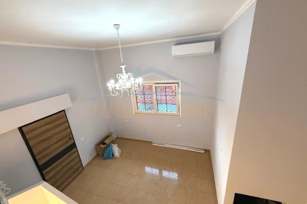 Shtepi ne shitje Apartament ne Tirane, 1+1, Mobilimi Bosh, pa mobiluar, Pagesa 85,000  Euro.