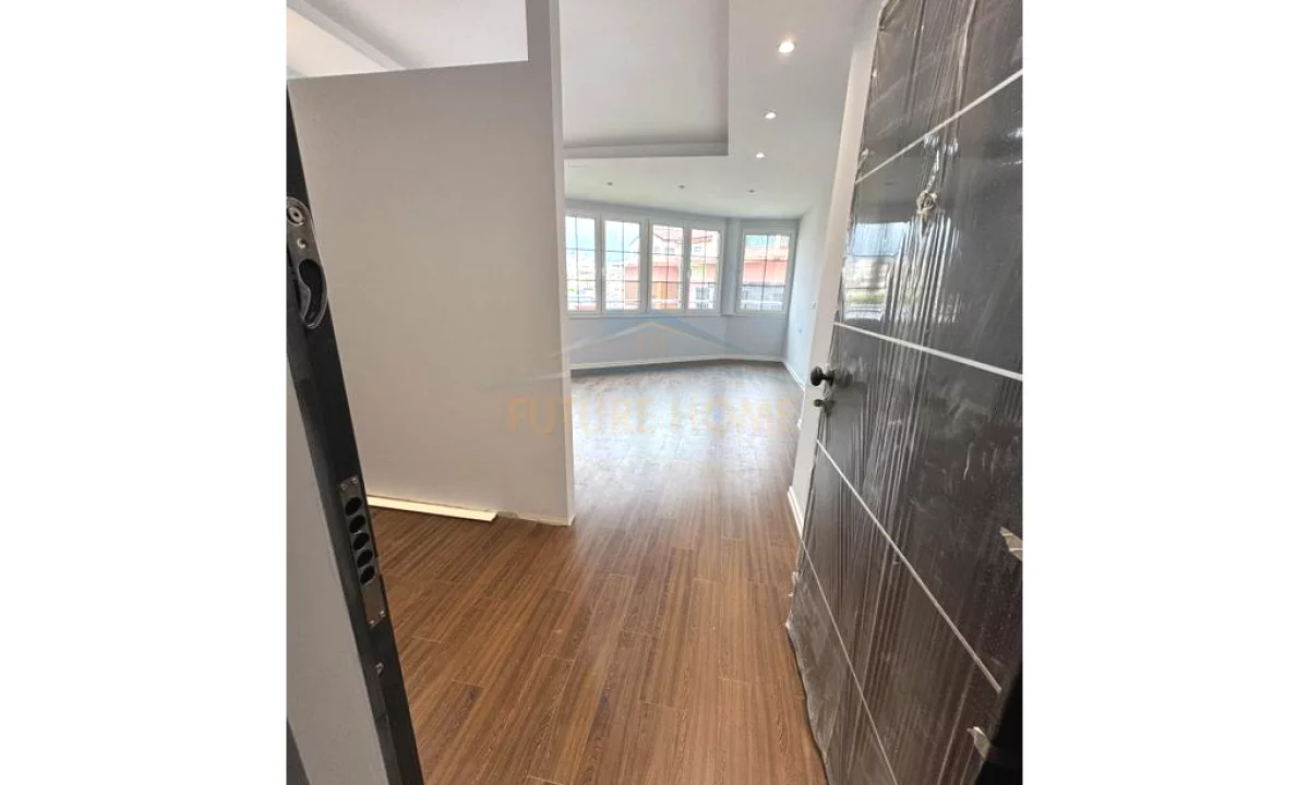 Shtepi ne shitje Apartament ne Tirane, 1+1, Mobilimi Bosh, pa mobiluar, Pagesa 87,000  Euro.