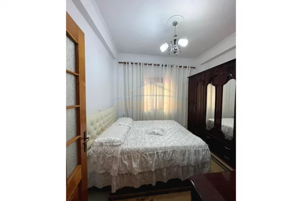 Shtepi ne shitje Apartament ne Tirane, 3+1, Mobilimi E mobiluar, Pagesa 169,000  Euro.