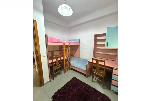 Shtepi ne shitje Apartament ne Tirane, 3+1, Mobilimi E mobiluar, Pagesa 169,000  Euro.
