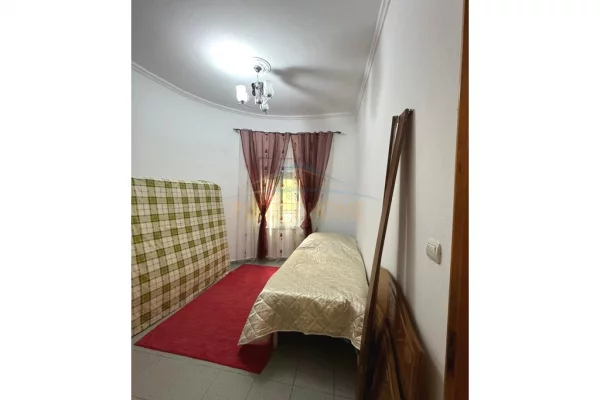 Shtepi ne shitje Apartament ne Tirane, 3+1, Mobilimi E mobiluar, Pagesa 169,000  Euro.