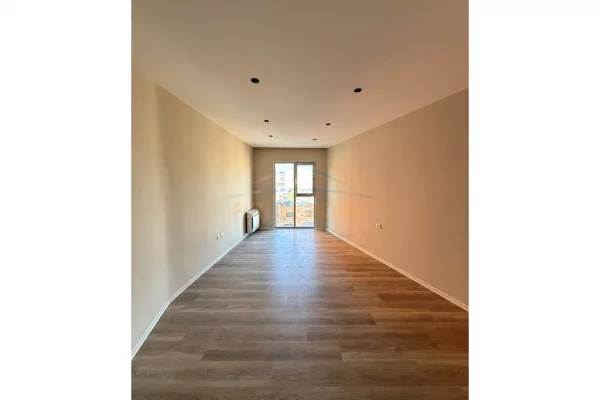 Shtepi ne shitje Apartament ne Tirane, 2+1, Mobilimi Bosh, pa mobiluar, Pagesa 257,500  Euro.