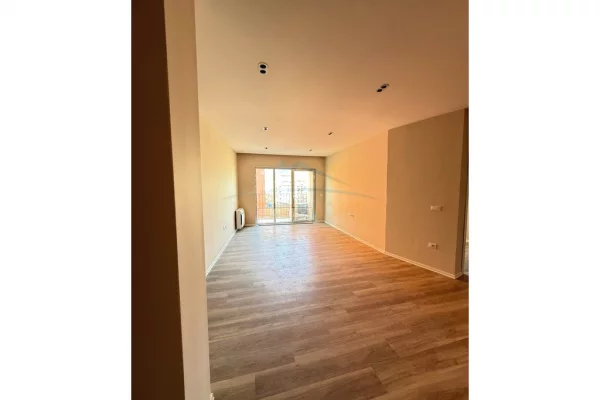 Shtepi ne shitje Apartament ne Tirane, 2+1, Mobilimi Bosh, pa mobiluar, Pagesa 257,500  Euro.