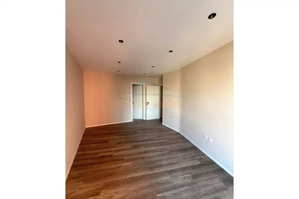 Shtepi ne shitje Apartament ne Tirane, 2+1, Mobilimi Bosh, pa mobiluar, Pagesa 257,500  Euro.