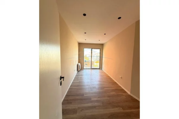 Shtepi ne shitje Apartament ne Tirane, 2+1, Mobilimi Bosh, pa mobiluar, Pagesa 257,500  Euro.