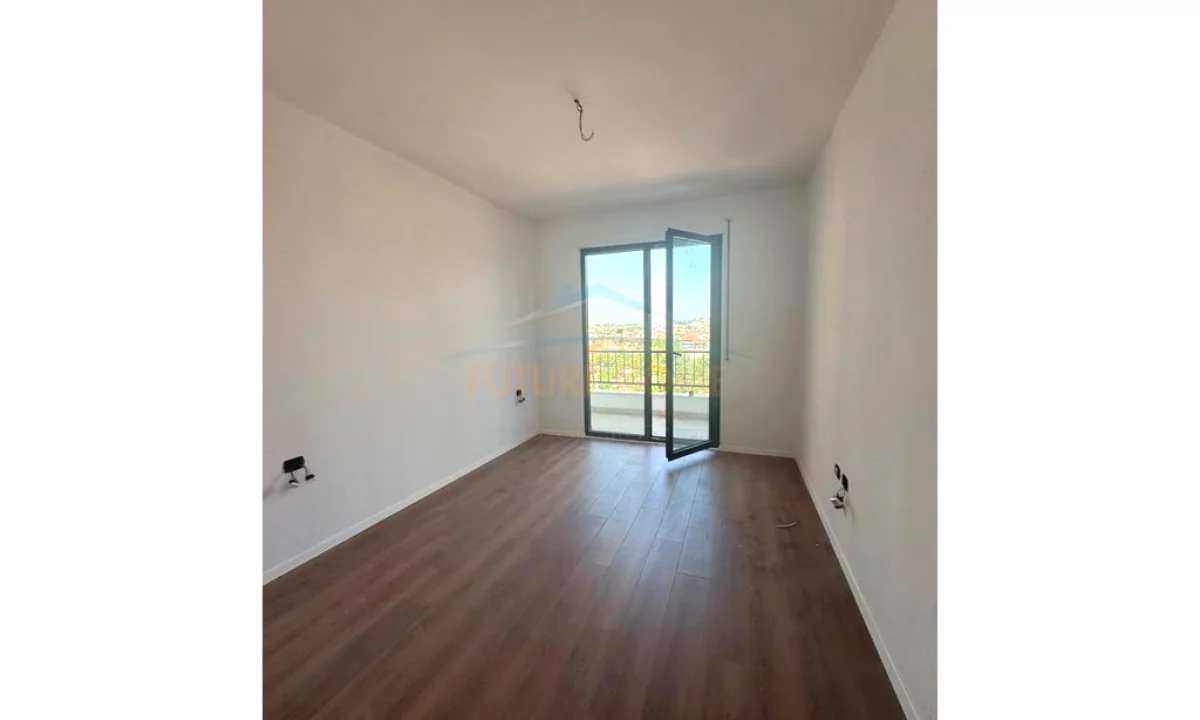 Shtepi ne shitje Apartament ne Tirane, 1+1, Mobilimi Bosh, pa mobiluar, Pagesa 155,000  Euro.