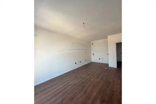 Shtepi ne shitje Apartament ne Tirane, 1+1, Mobilimi Bosh, pa mobiluar, Pagesa 155,000  Euro.