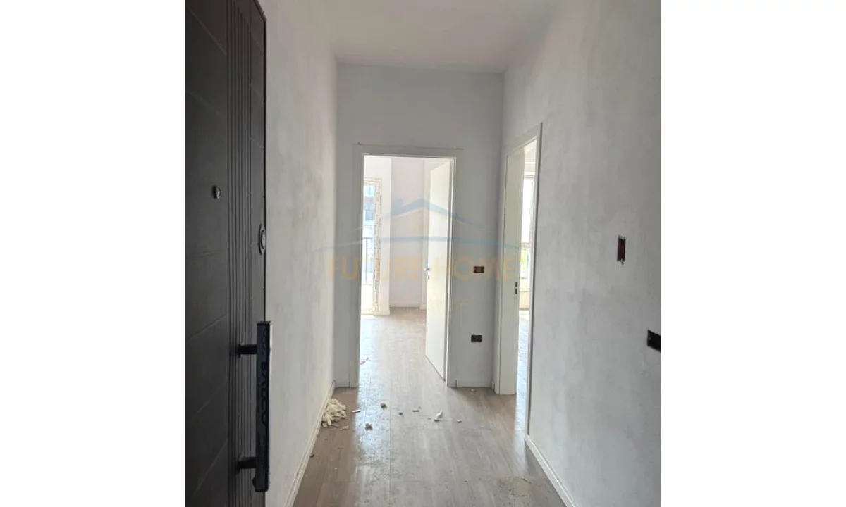 Shtepi ne shitje Apartament ne Tirane, 1+1, Mobilimi Bosh, pa mobiluar, Pagesa 162,000  Euro.