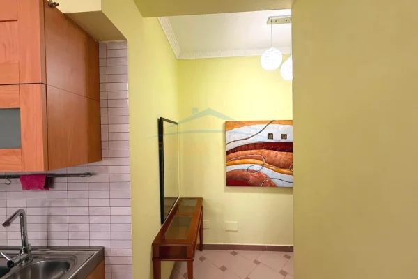 Shtepi me qera Apartament ne Tirane, 1+1, Mobilimi E mobiluar, Pagesa 650  Euro.