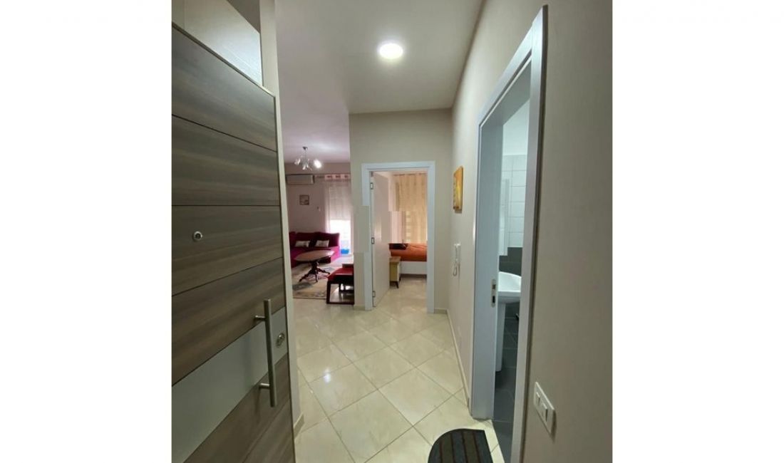 Shtepi me qera Apartament ne Tirane, 1+1, Mobilimi E mobiluar, Pagesa 500  Euro.