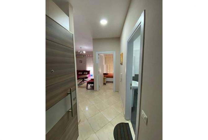  🏡 Jepet me Qira Apartament 1+1 – Pranë Spitalit Amerikan 3 & Golden Park