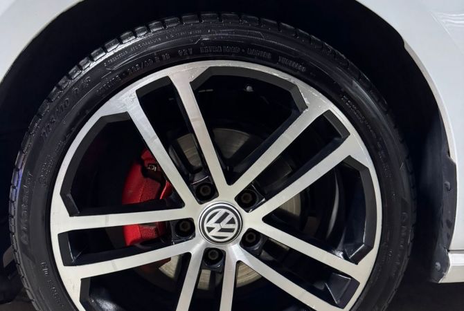 Makina ne shitje ne Tirane, Volkswagen, 2016 gasoline-gas,Kambio Automatik Pagesa 10,500  Euro.