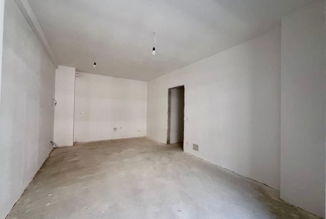 Shtepi ne shitje Apartament ne Tirane, 2+1, Mobilimi Bosh, pa mobiluar, Pagesa 104,500  Euro.